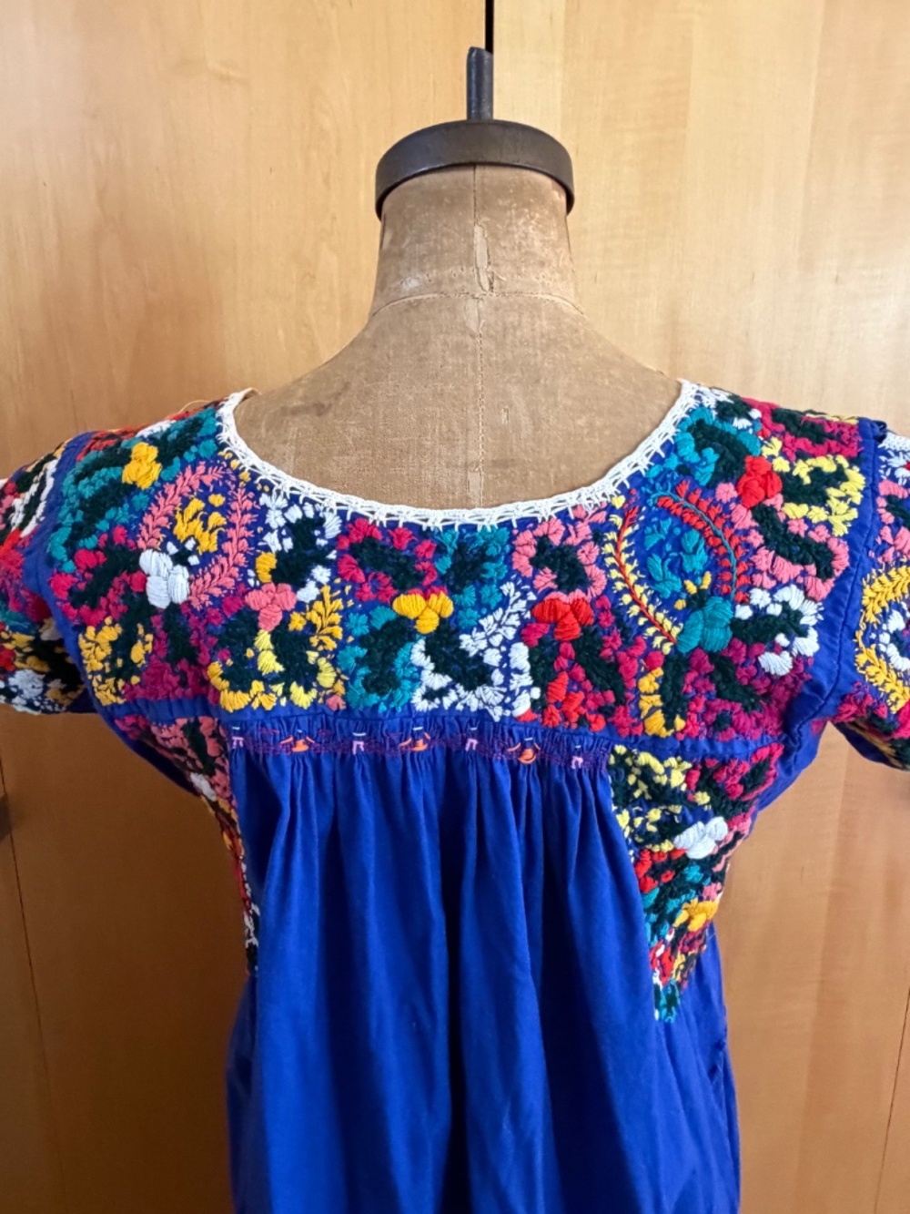 Beautiful Vintage Oaxacan Embroidered Mexican Dress - "Floral Beauty" - Picture 3 of 9